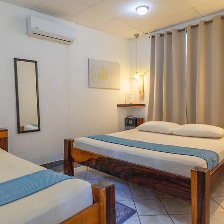 فيلا Miramar Surfcamp Puerto Sandino المظهر الخارجي الصورة