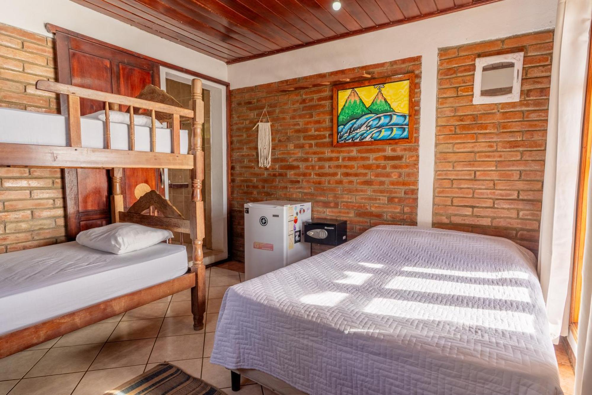 فيلا Miramar Surfcamp Puerto Sandino المظهر الخارجي الصورة